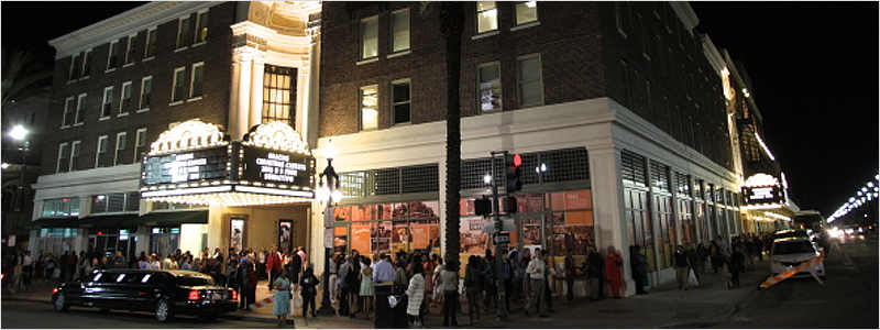 공연이 열리는 Saenger Theatre 정문